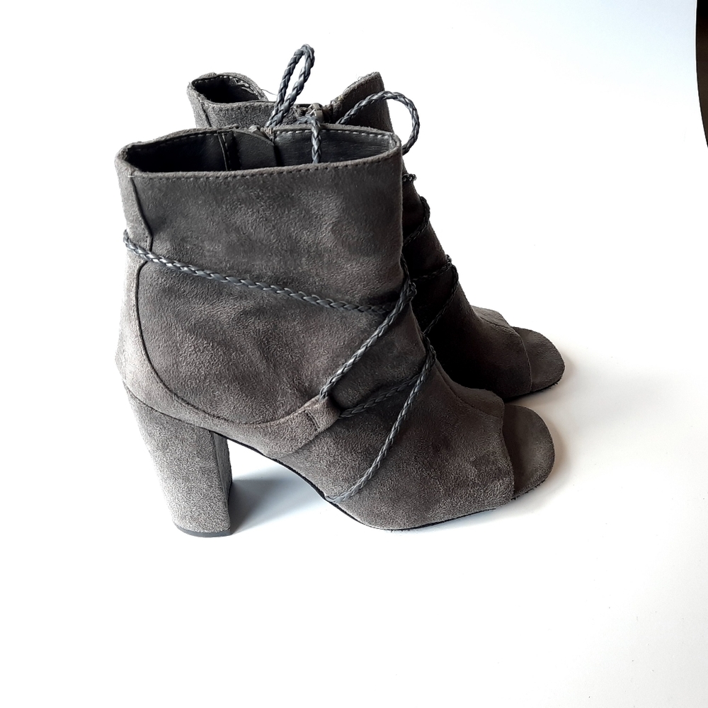 Rialto Faux Suede Shoes Gray size 6 womens